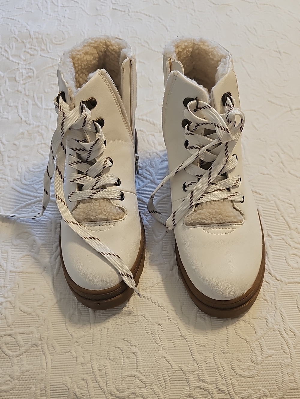 Women's Cream Sherpa-Lined Lace-Up Ankle Boots